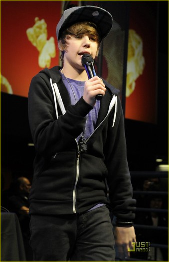 justin-bieber-citywalk-world-16 - Justin Bieber- My Universal CityWalk World