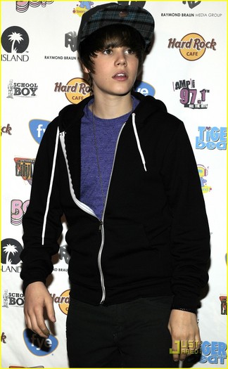 justin-bieber-citywalk-world-17 - Justin Bieber- My Universal CityWalk World