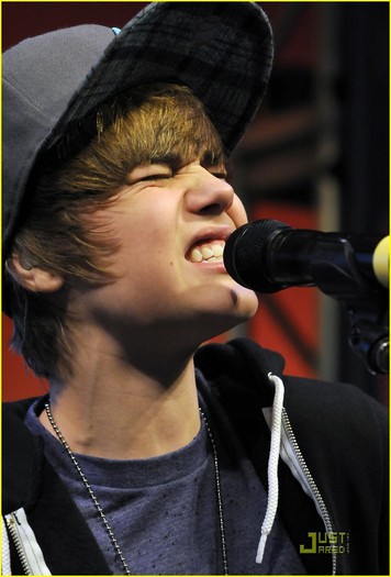 justin-bieber-citywalk-world-22 justin-bieber-citywalk-world-22