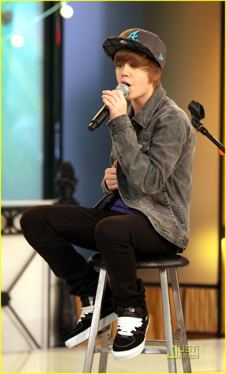 justin-bieber-gma-sunday-05