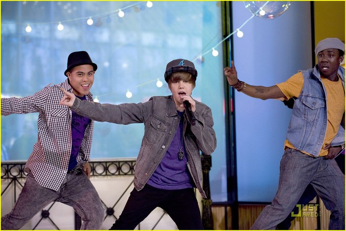 justin-bieber-gma-sunday-14 - Justin Bieber- Good Morning America