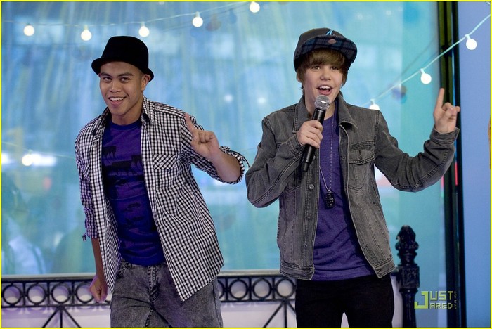 justin-bieber-gma-sunday-16 - Justin Bieber- Good Morning America