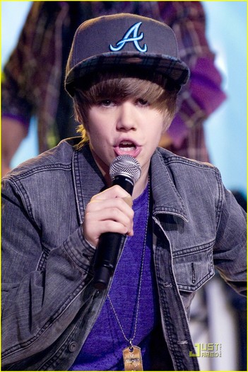 justin-bieber-gma-sunday-17