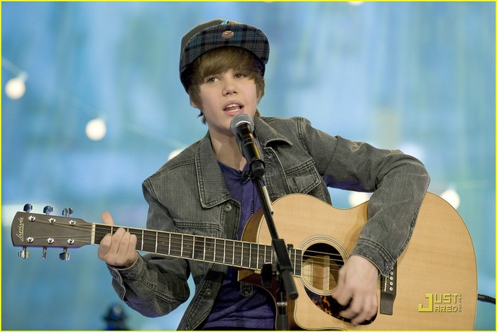 justin-bieber-gma-sunday-18 - Justin Bieber- Good Morning America