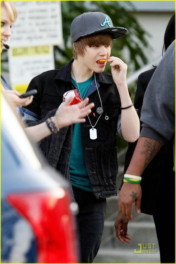 justin-bieber-doritos-dude-01