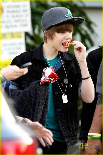 justin-bieber-doritos-dude-05 - Justin Bieber is a Doritos Dude