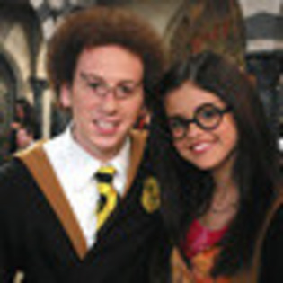 wizards-of-waverly-place-736868l-thumbnail_gallery