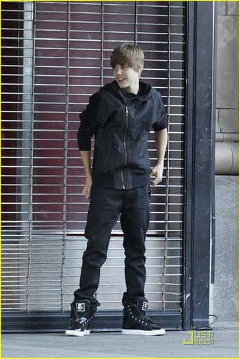 download (1) - Justin Bieber- filmari videoclip U Smile