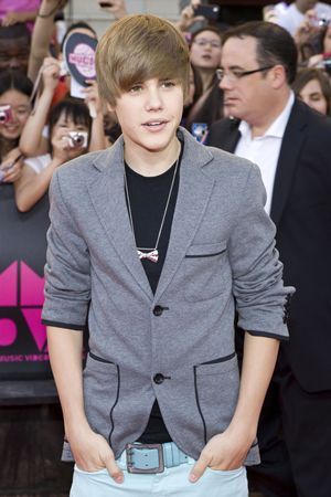 justin-bieber-isi-publica-memoriile-la-16-ani-galerie-foto_16 - Justin Bieber 00