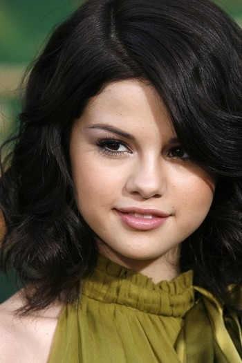 28618613_UGLHJVMXL - selena gomez