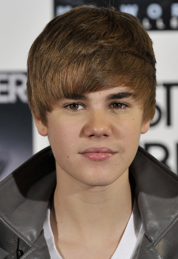 28618503_JJGHLJYGW - justin bieber