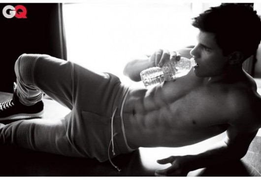 taylor-lautner-gq-cover-boy-7_0-530x366[1]