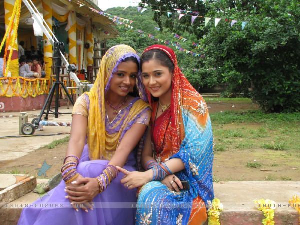 33247-a-still-image-of-sadhna-and-ragini - 000SaRa KhAn000