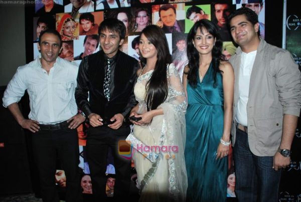 normal_Sara%20Khan%20at%20the%20launch%20of%20Three%20Acting%20Studio%20in%20Thakur%20Cinema,%20Kand