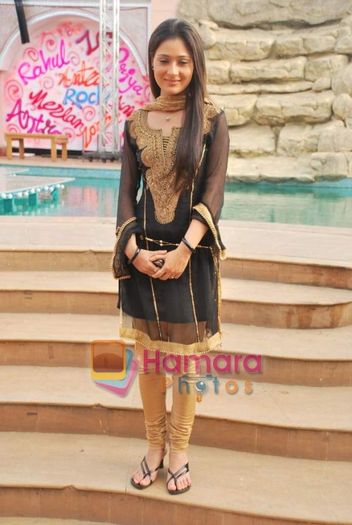 normal_Sara%20Khan%20at%203%20Nights%204%20Days%20film%20on%20location%20in%20Future%20Studio%20on%2