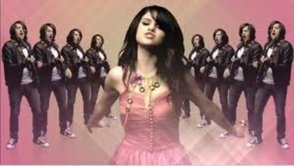  - Versuri Selena Gomez The Scene-Naturally