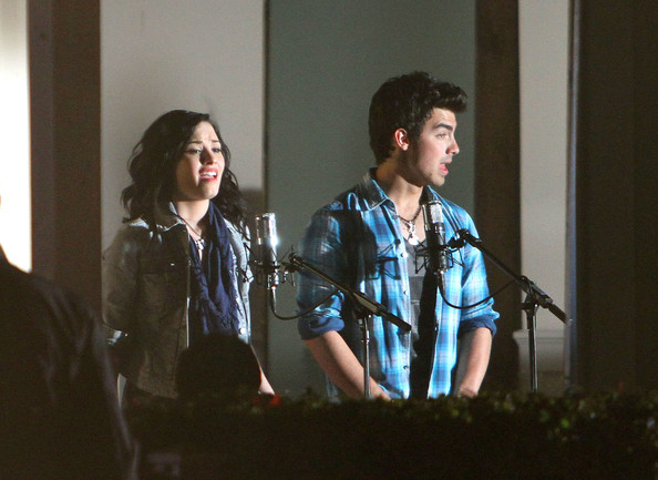 Joe+Jonas+Demi+Lovato+make+sweet+music+7g6aRI4lBHil - Joe Jonas and Demi Lovato Film a Music Video