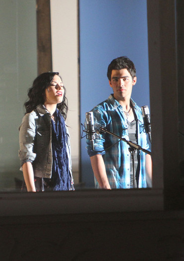 Joe+Jonas+Demi+Lovato+make+sweet+music+hTA4KMPlCztl