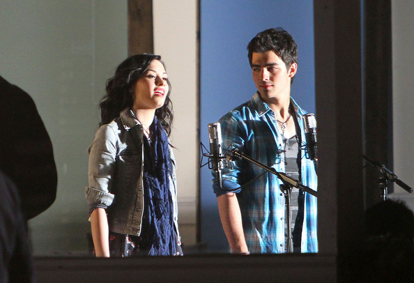 Joe+Jonas+Demi+Lovato+make+sweet+music+qoNxoBMXfTkl - Joe Jonas and Demi Lovato Film a Music Video