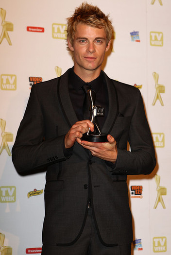 52nd+TV+Week+Logie+Awards+Awards+Room+6N_tmZgUkHcl - Luke Mitchell