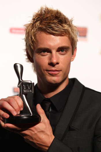 52nd+TV+Week+Logie+Awards+Awards+Room+CsymLwSwBdKl - Luke Mitchell