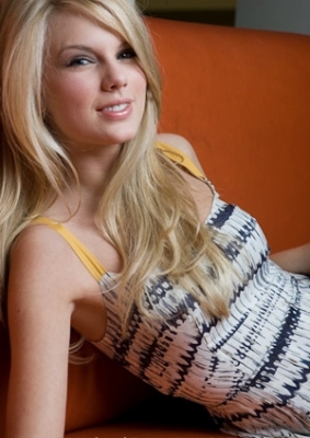 taylor-swift-straight-hair1