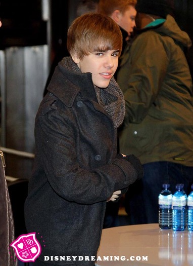 justin-bieber-signing