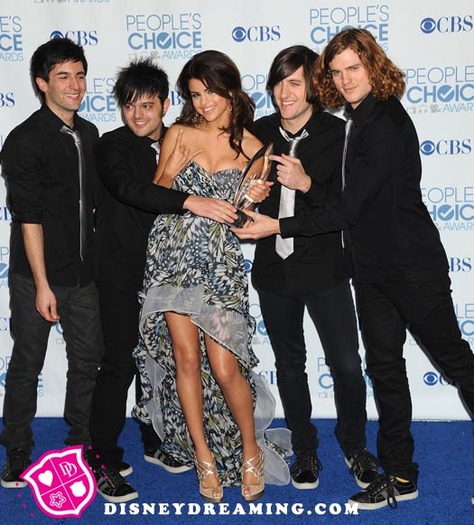 selena-gomez-and-the-scene-peoples-choice-awards - selena gomez
