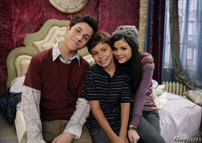 justin-max-alex-wizards-of-waverly-place-16382371-900-636 - magicienii din waverly place
