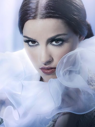 maite-perroni-bellos-2010-ellas-435