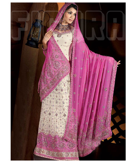Pink-Lehnga-Cute-Design-for-Bridal-Photo - Sari-uri1