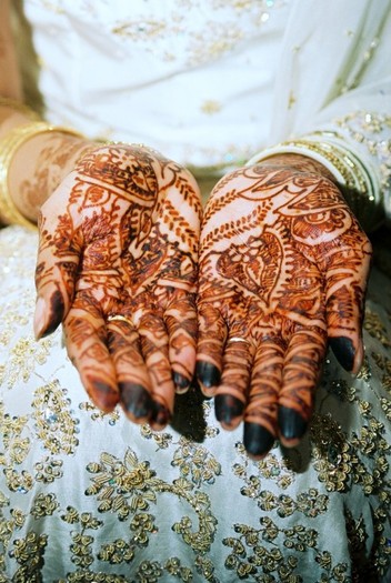 Beautiful-Hand-Mehndi-Design-520x776