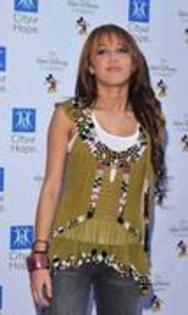 Miley-Ray-Cyrus-1224320223 - poze miley cyrus si hannah montanna