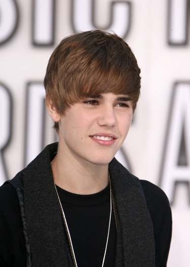 Justin-Bieber-VMAsFP_5716535_RIJ_VMA2010_SET1_091210 - Justin Drew Bieber