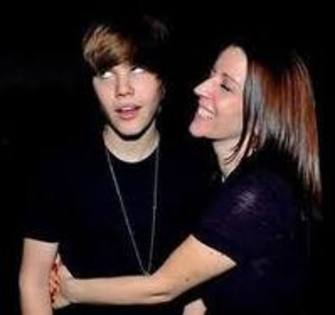 imagesCAEFVT6W - Justin si familia lui