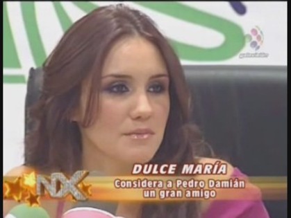 201002220410008 - Dulce Maria habla de los rumores con Pedro y Anahi la defiende