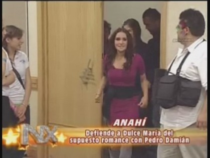 201002220410011 - Dulce Maria habla de los rumores con Pedro y Anahi la defiende