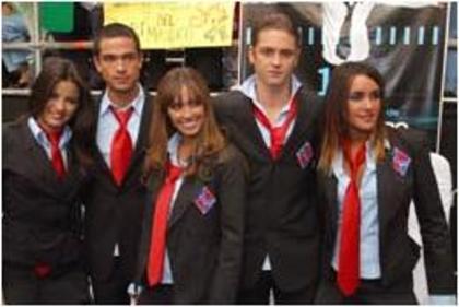 005 - RBD premios Oye