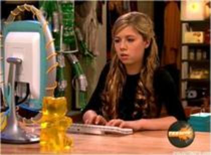 18920908_YWPJKTQPI - icarly