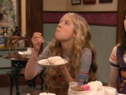 18921142_OUQHYTTYD - icarly