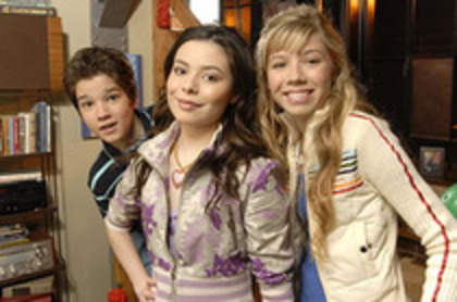 19816741_JIYIHXUAL - icarly