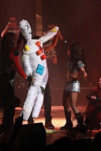 OgAAAEbH2Drt13b9Qya44hURE4Nu0xC7ny2Ss - Any O Zana In Concerte Solo