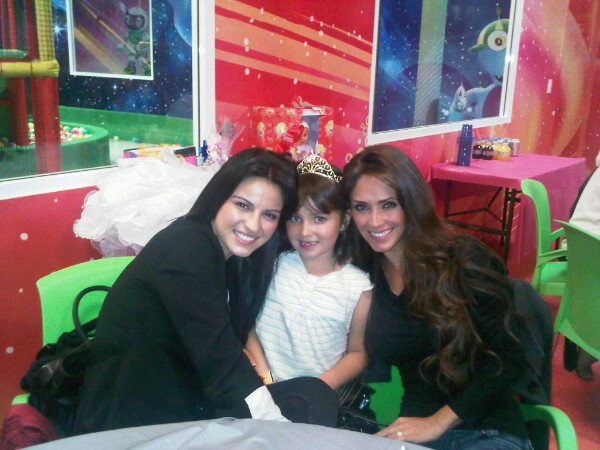 x2297ddf0 - Any y May Las Hermosas