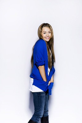 miley-cyrus-833236l-poza - miley cyrus
