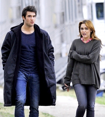  - x On The Set 16th January 2011