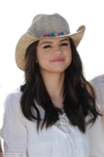 24722113_FDYEUJLGW - selena 90