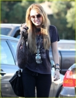 27373901_CCVTNSCUW - miley 19