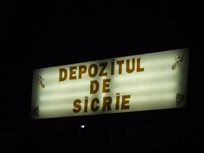 ce-i inauntru nu se stie