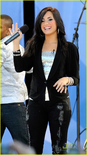 jonas brothers demi lovato gma 11