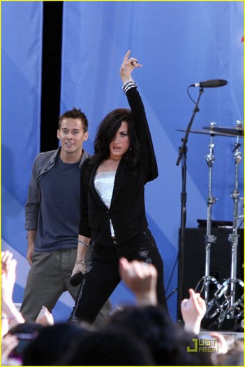 jonas brothers demi lovato gma 35